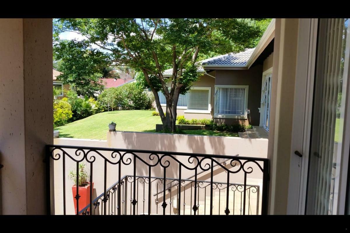 6 On Acacia Bed and Breakfast Johannesburg Exteriör bild
